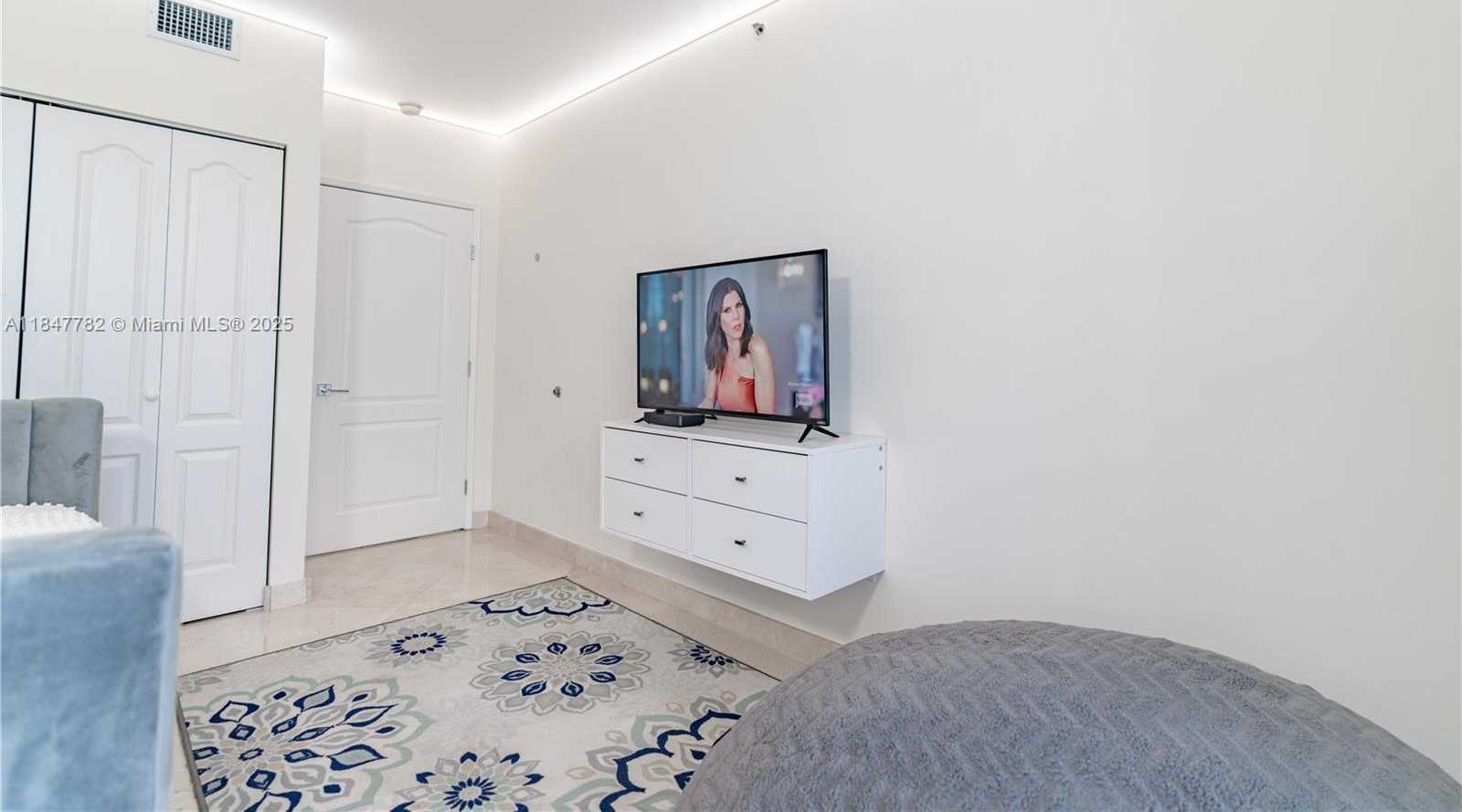 Small Image of 17555 ATLANTIC BLVD #508, Sunny Isles Beach Number 25