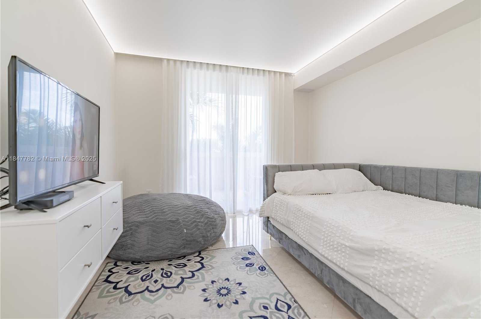 Small Image of 17555 ATLANTIC BLVD #508, Sunny Isles Beach Number 27