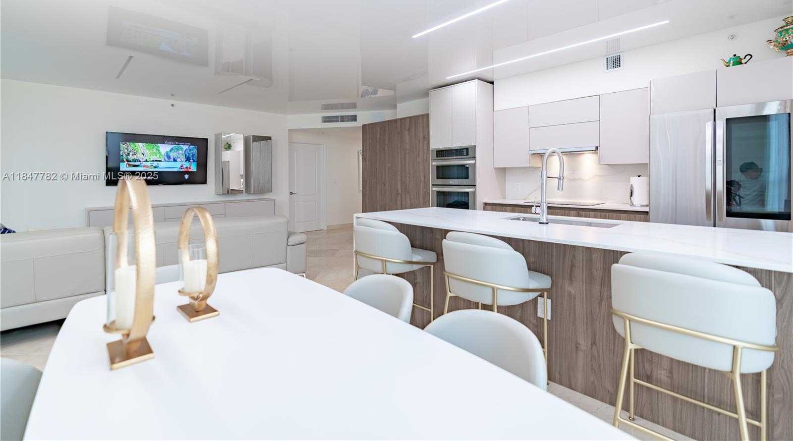 Small Image of 17555 ATLANTIC BLVD #508, Sunny Isles Beach Number 4