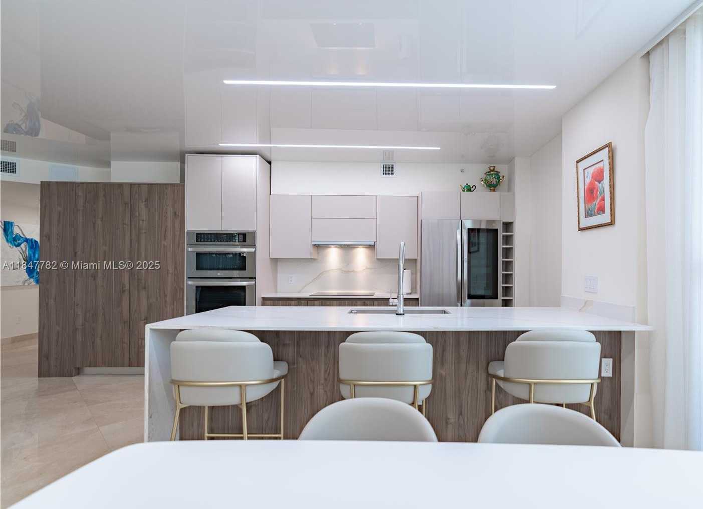 Small Image of 17555 ATLANTIC BLVD #508, Sunny Isles Beach Number 5