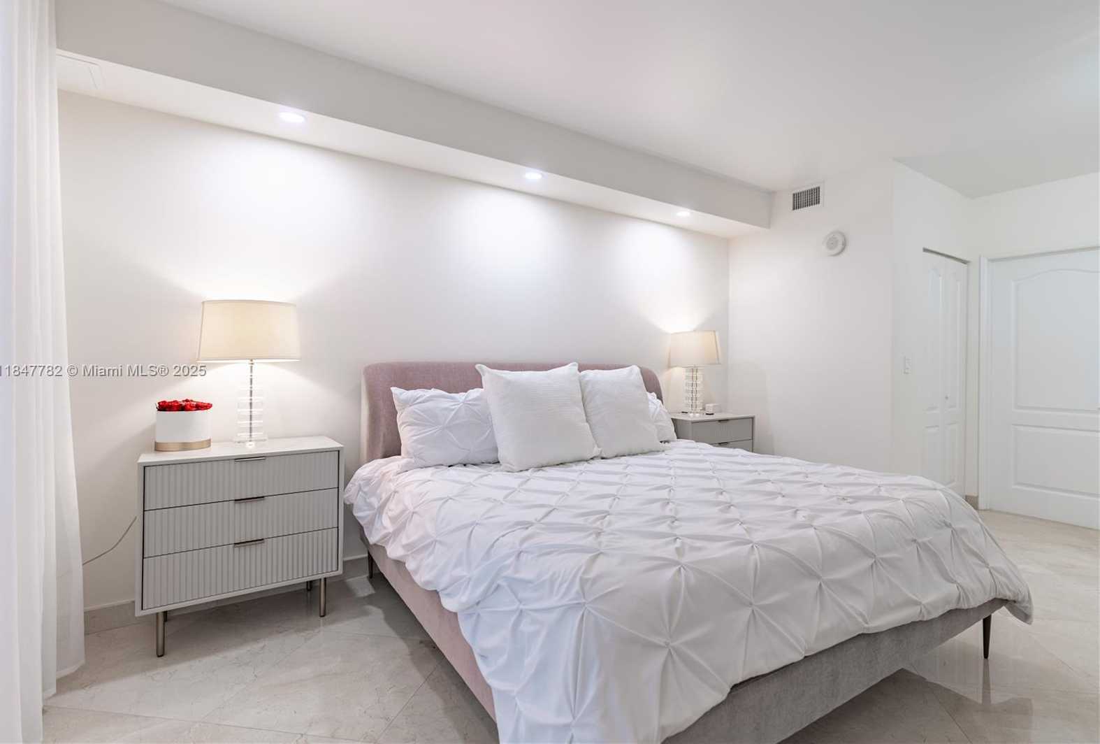 Small Image of 17555 ATLANTIC BLVD #508, Sunny Isles Beach Number 9