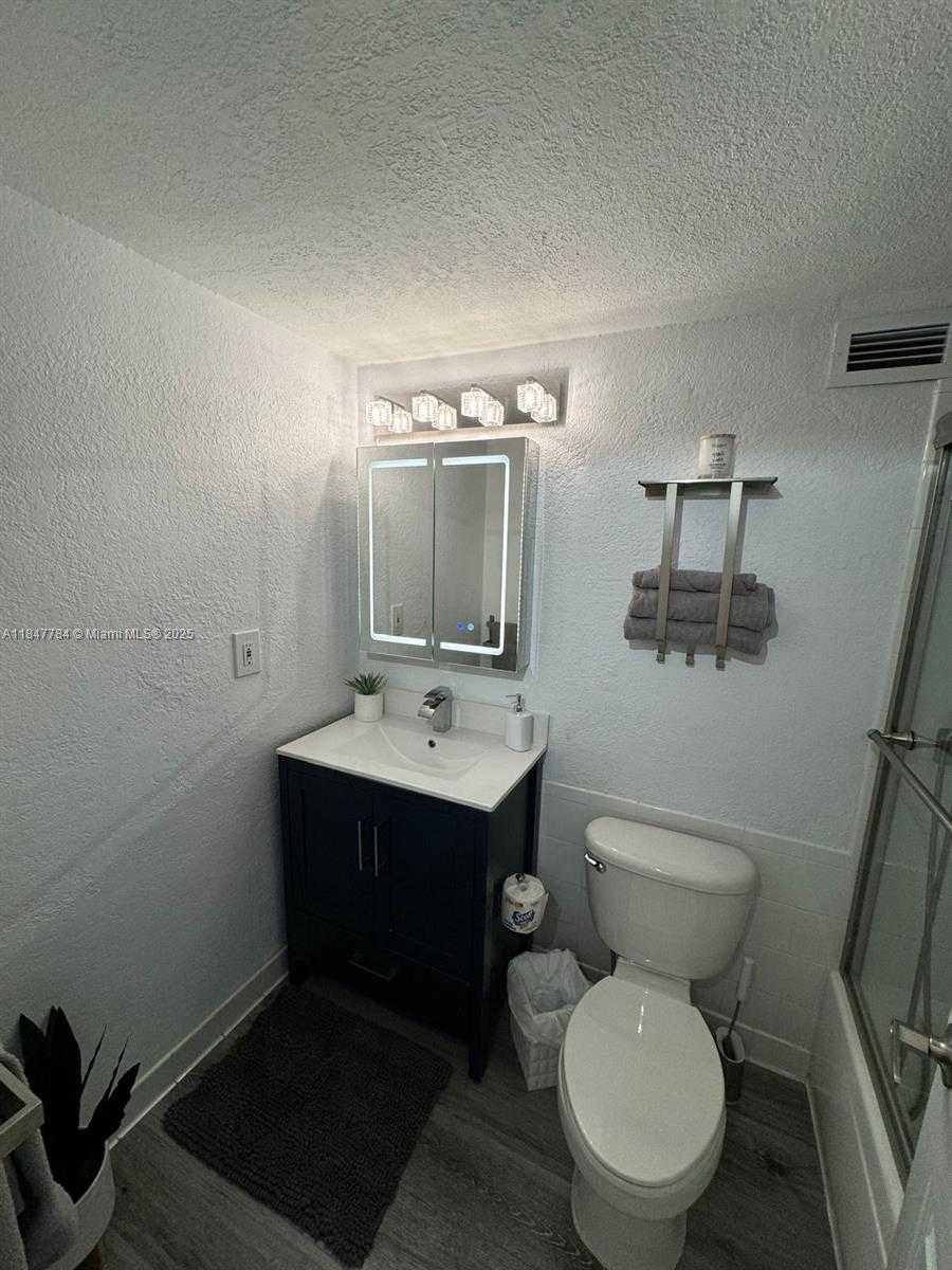 Small Image of 2501 SOUTH OCEAN DR #1105, Hollywood Number 9