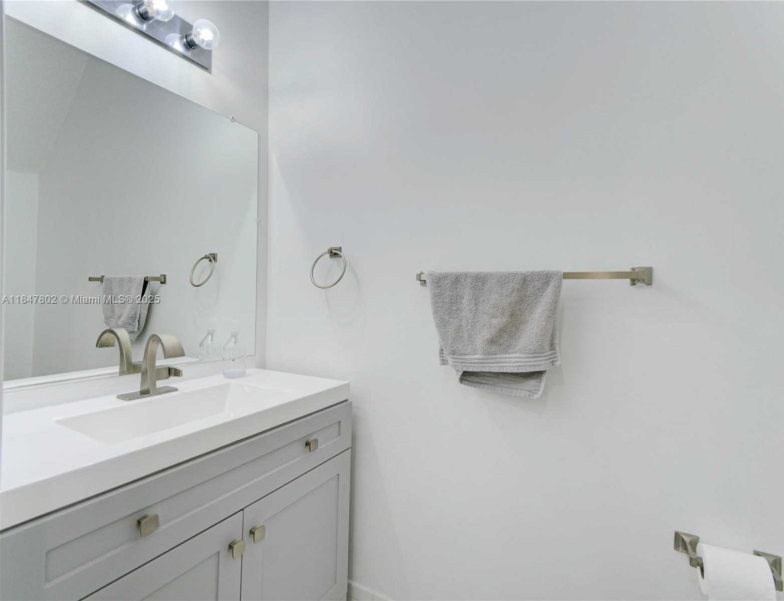 Small Image of 5630 NORTH WEST 114TH PATH #210, Doral Number 10