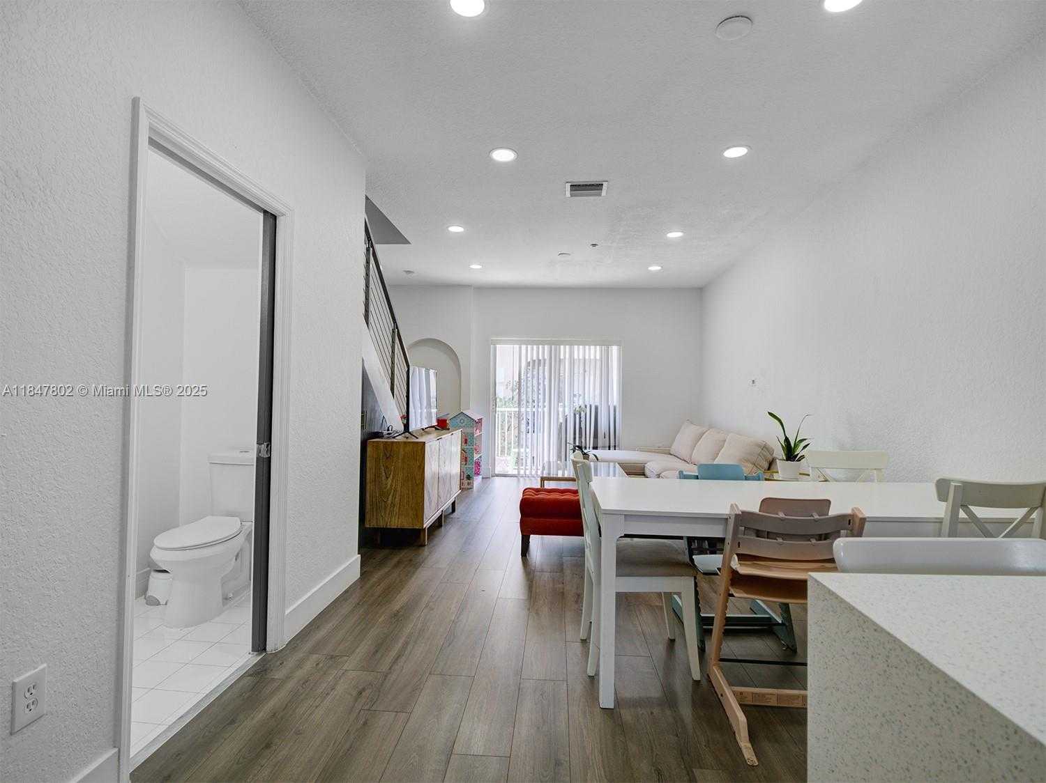 Small Image of 5630 NORTH WEST 114TH PATH #210, Doral Number 3