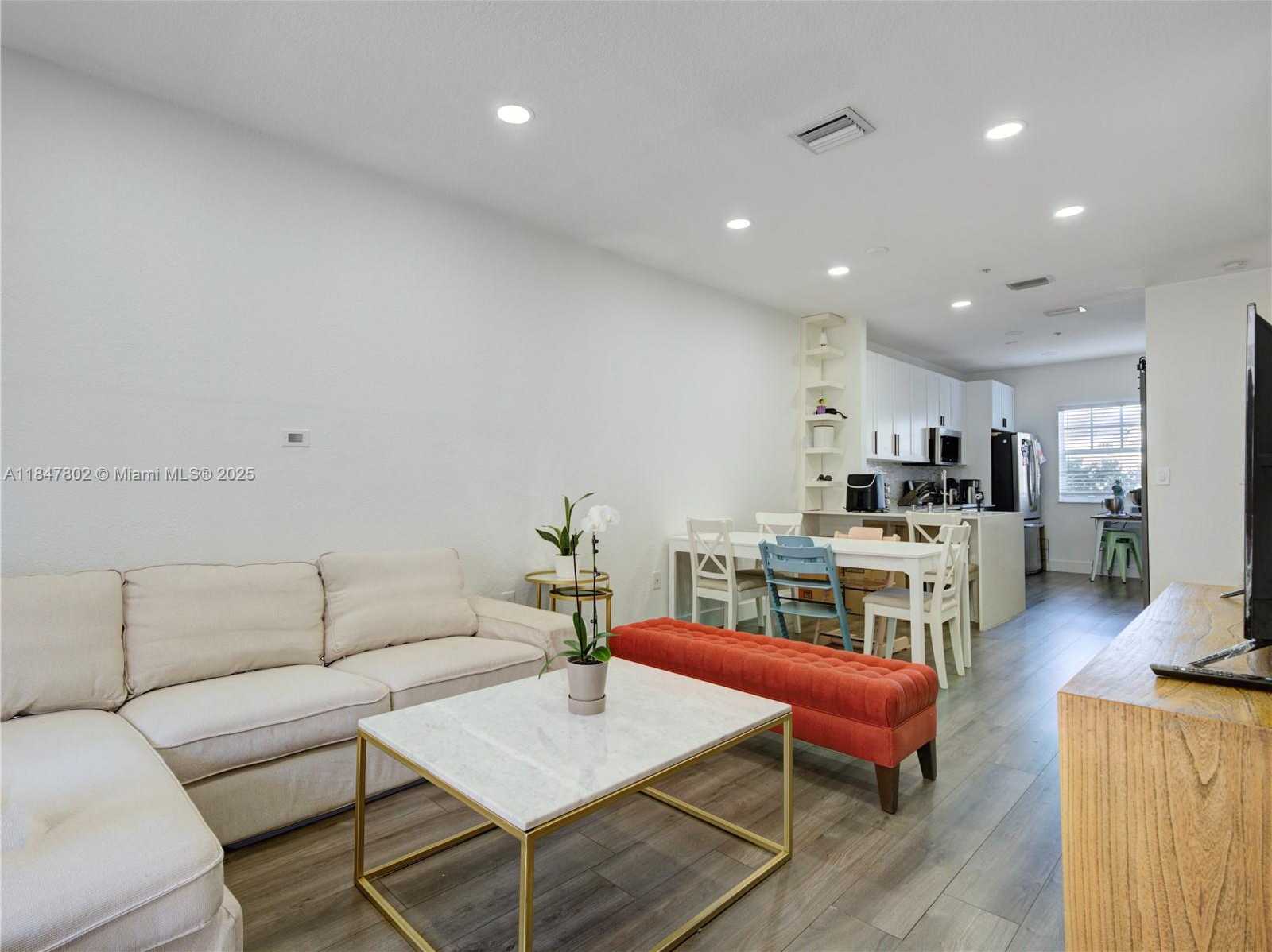 Small Image of 5630 NORTH WEST 114TH PATH #210, Doral Number 4