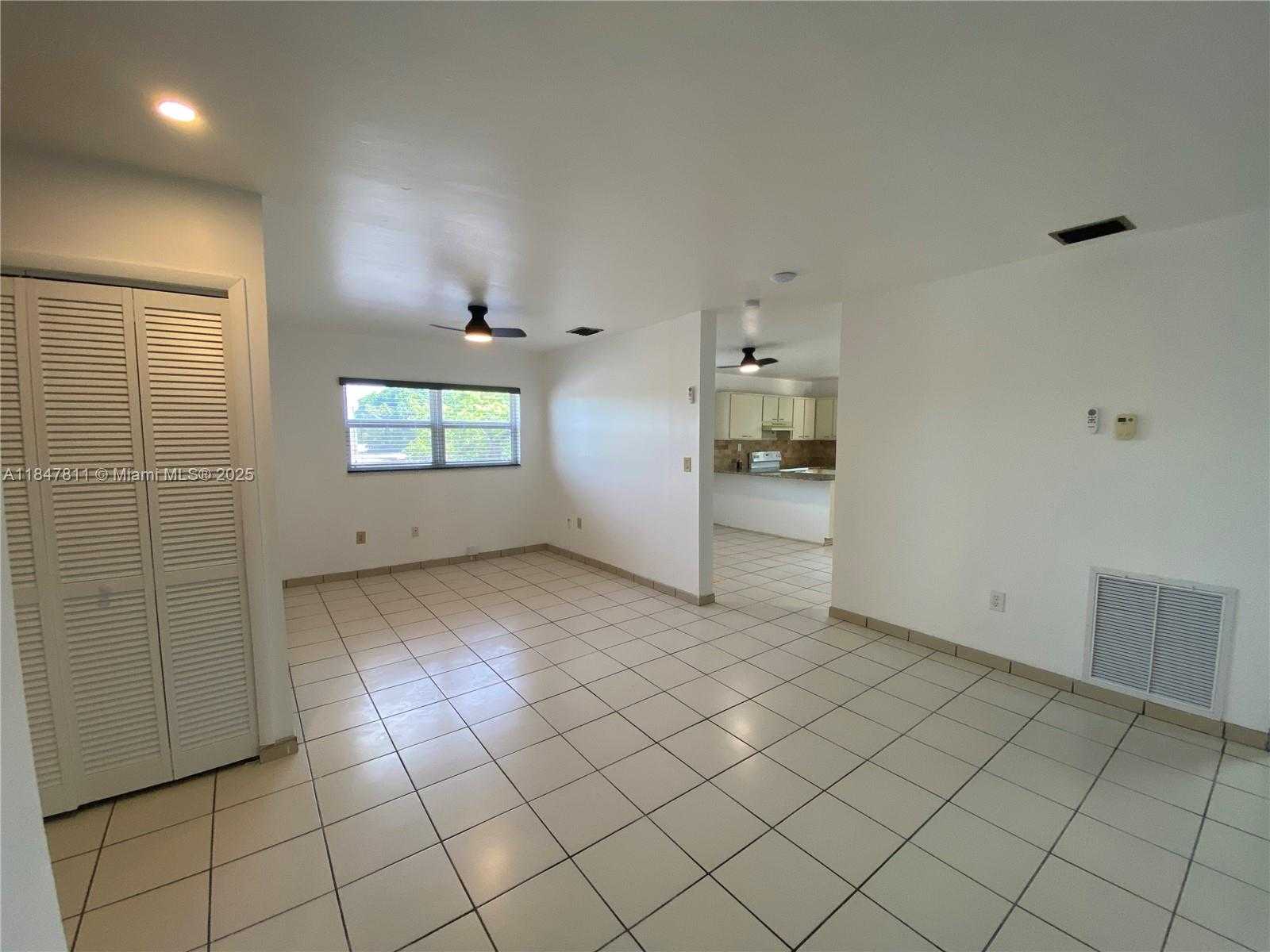 Small Image of 14 EAST LEJEUNE, Hialeah Number 7