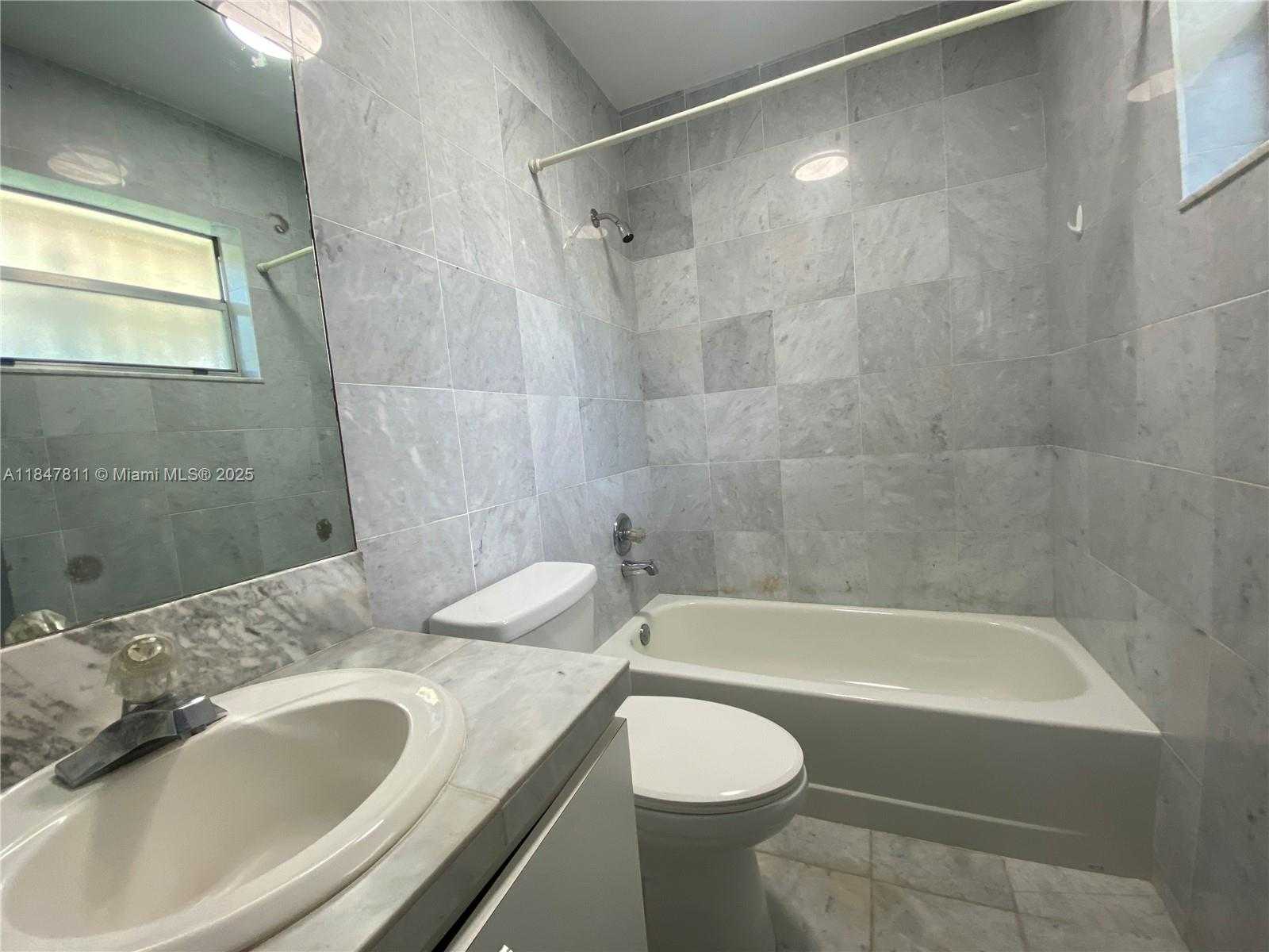 Small Image of 14 EAST LEJEUNE, Hialeah Number 9