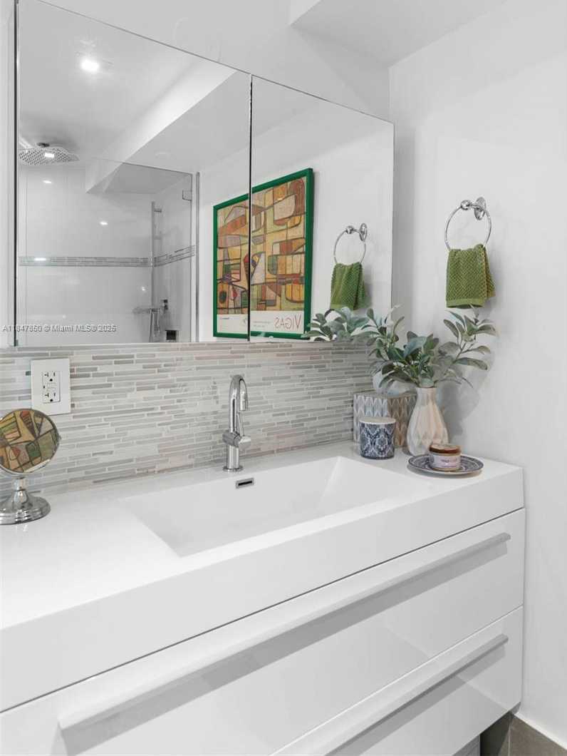 Small Image of 2127 BRICKELL AVE #503, Miami Number 17