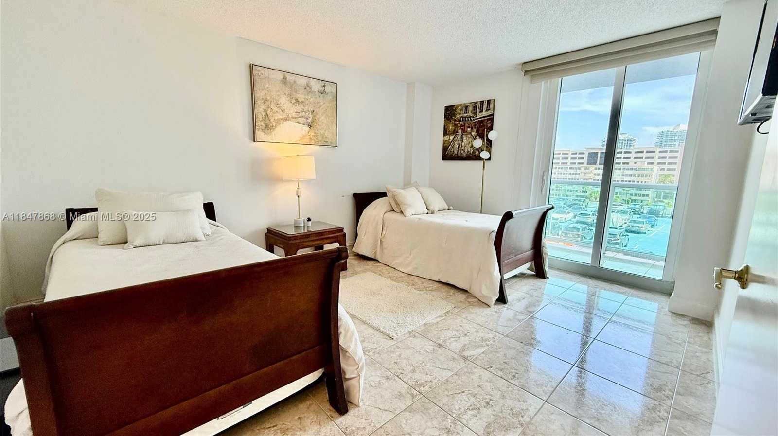 Small Image of 100 BAYVIEW DR #429, Sunny Isles Beach Number 10