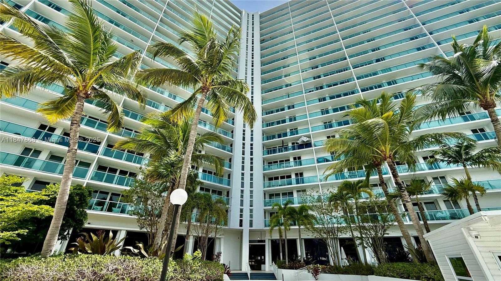 Small Image of 100 BAYVIEW DR #429, Sunny Isles Beach Number 13
