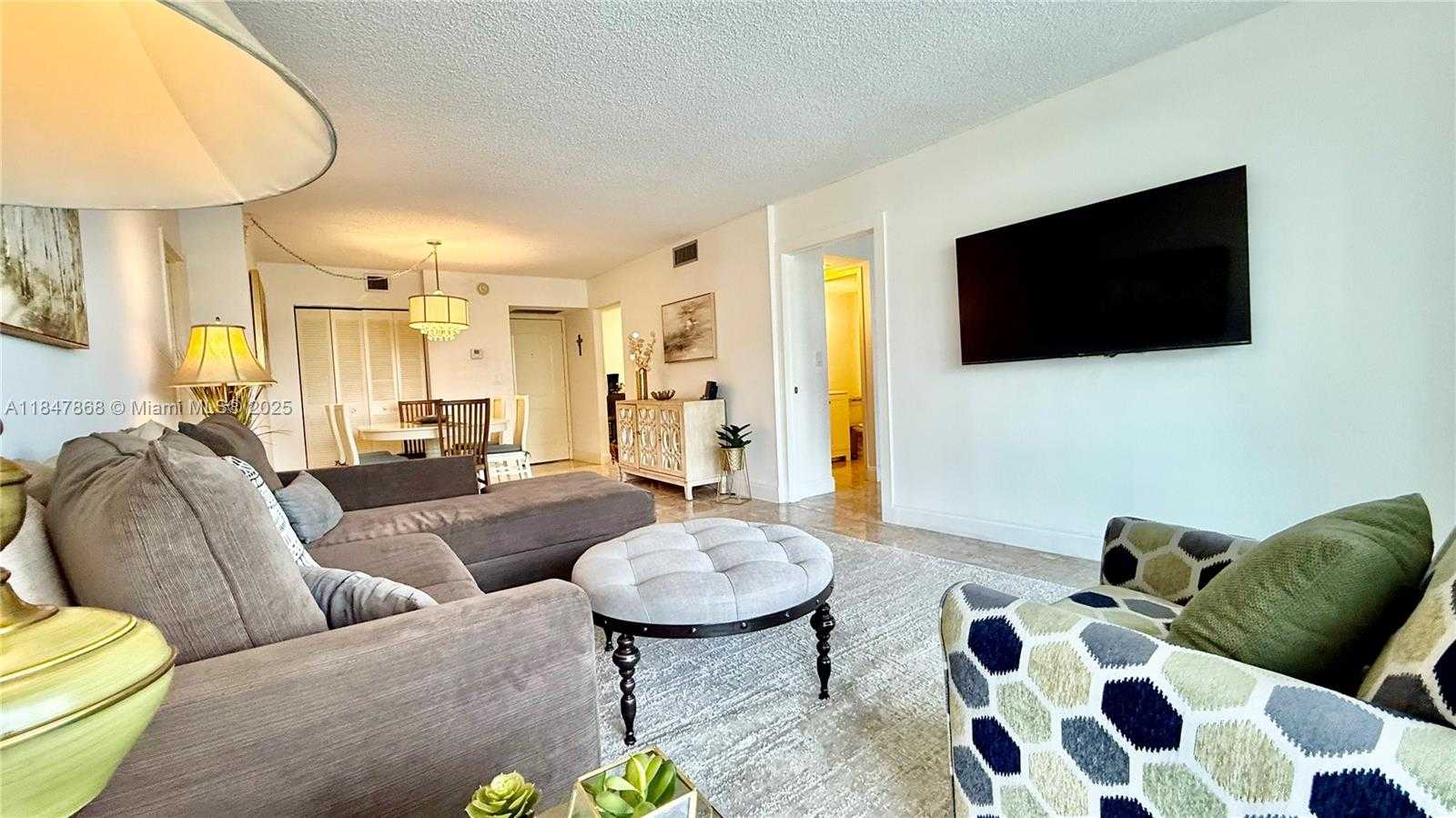 Small Image of 100 BAYVIEW DR #429, Sunny Isles Beach Number 2