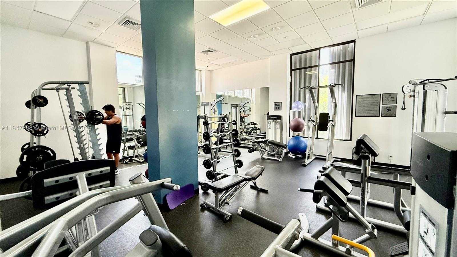 Small Image of 100 BAYVIEW DR #429, Sunny Isles Beach Number 20