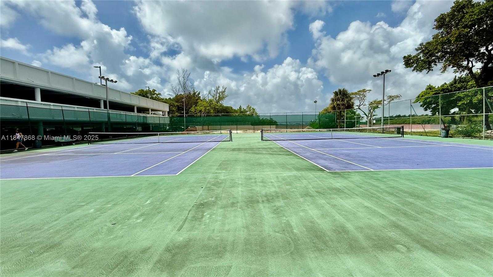 Small Image of 100 BAYVIEW DR #429, Sunny Isles Beach Number 21