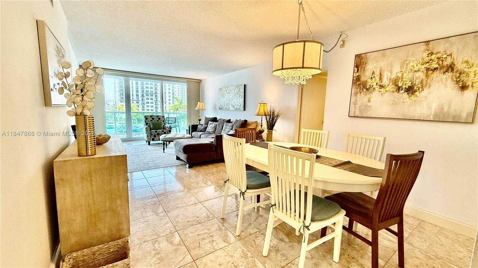 Small Image of 100 BAYVIEW DR #429, Sunny Isles Beach Number 4