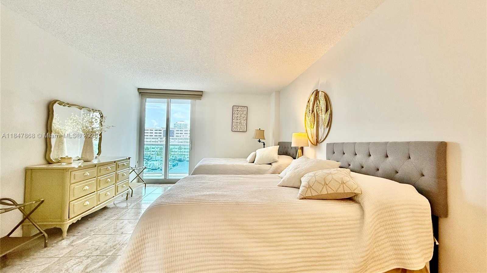 Small Image of 100 BAYVIEW DR #429, Sunny Isles Beach Number 7