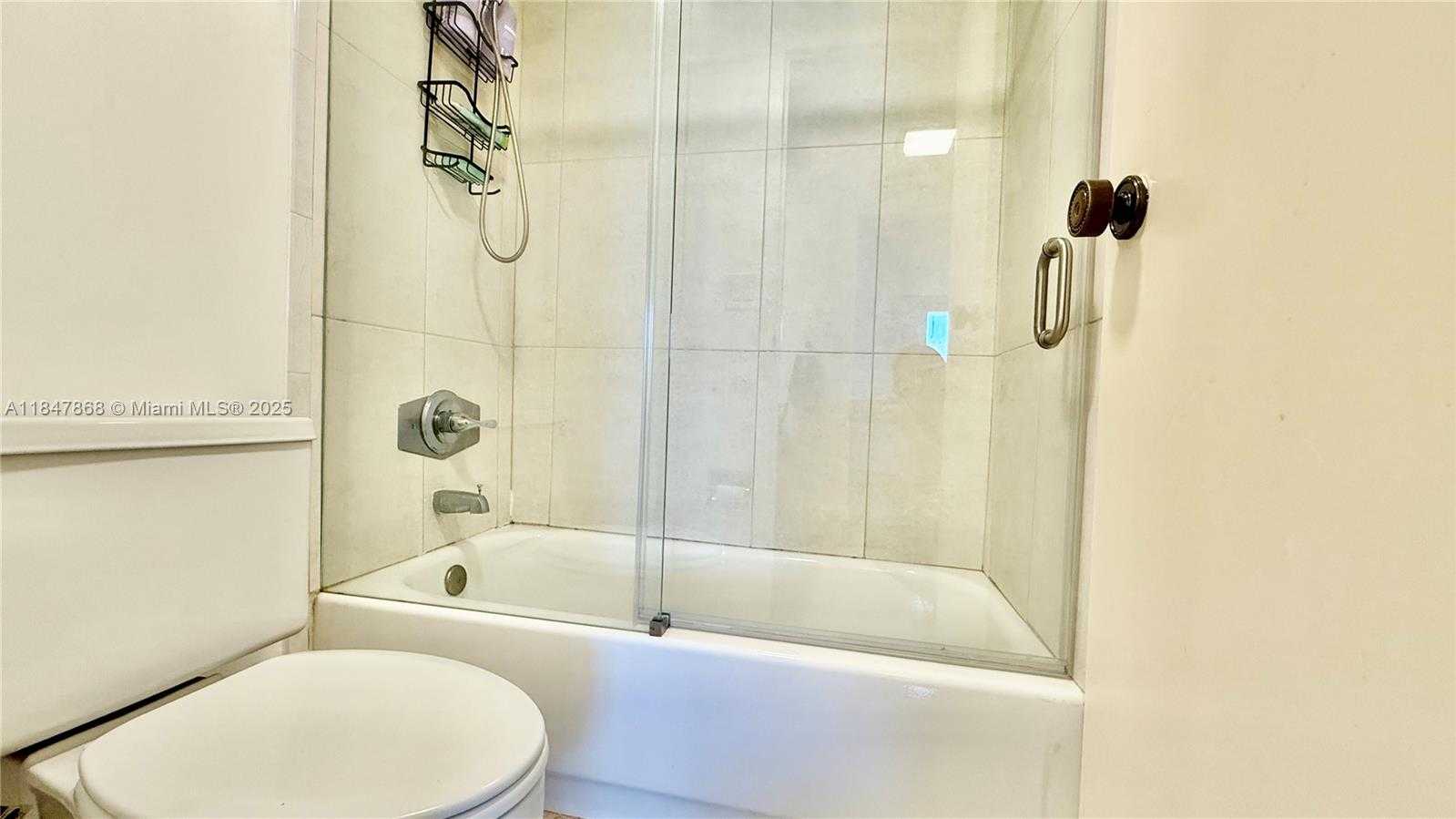 Small Image of 100 BAYVIEW DR #429, Sunny Isles Beach Number 9