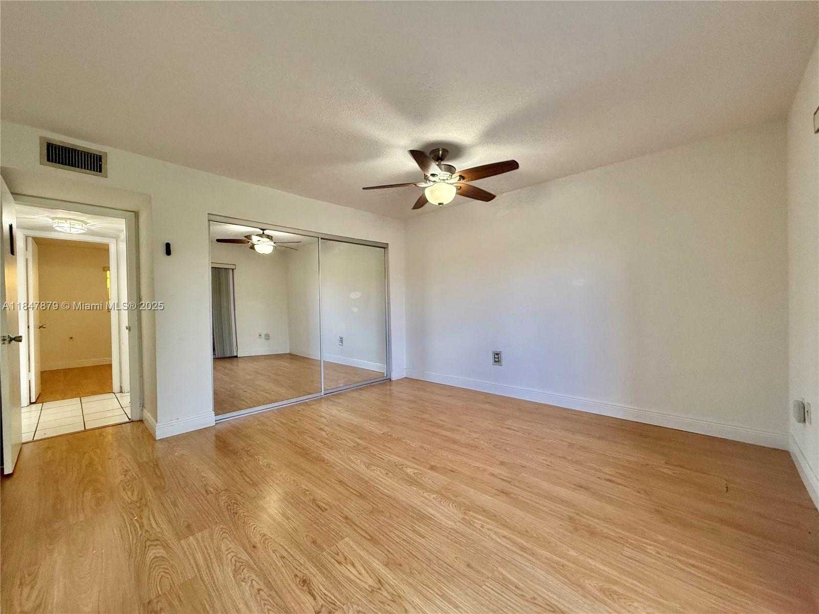 Small Image of 1555 WEST 44TH PL #327, Hialeah Number 4