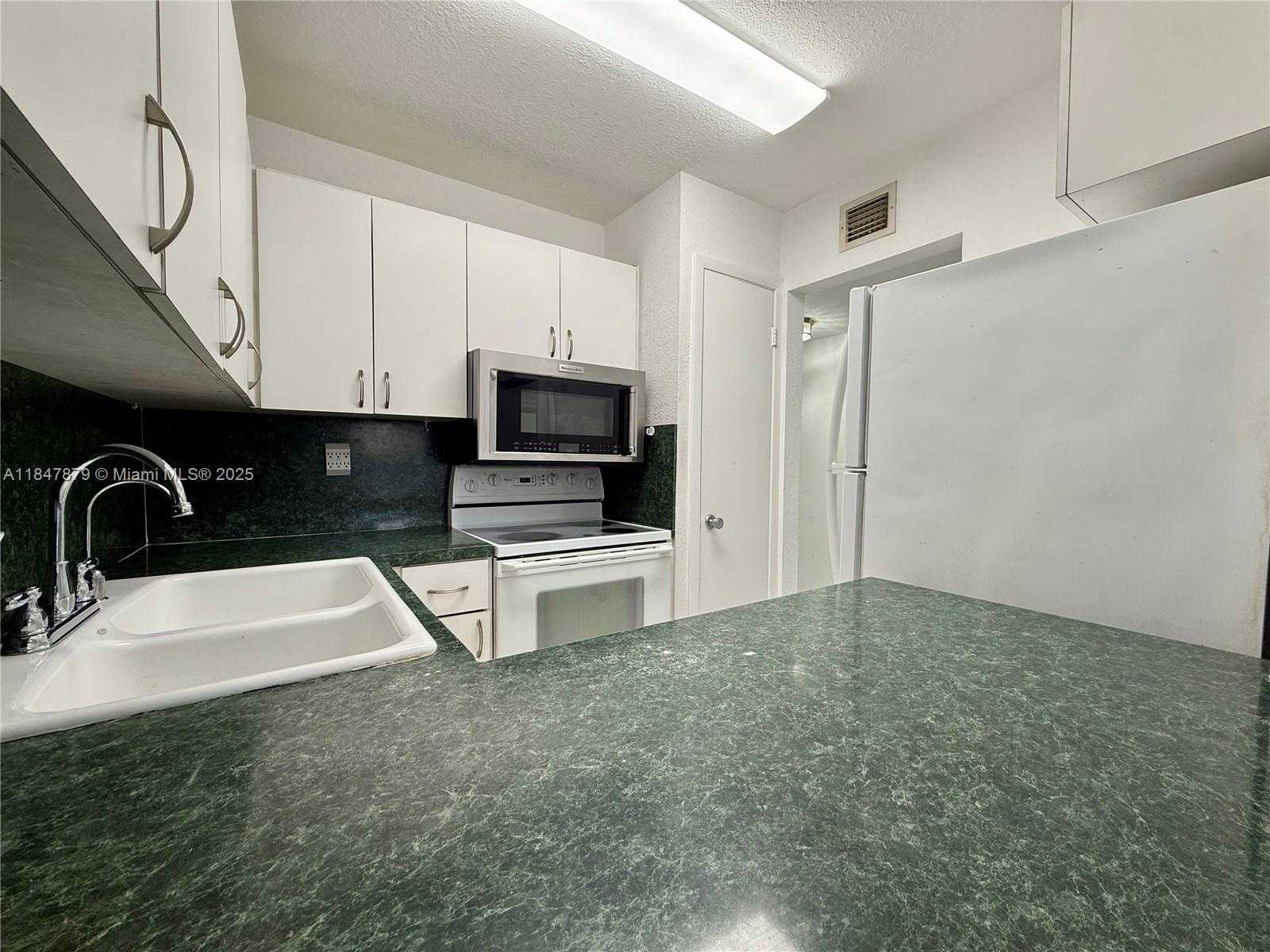 Small Image of 1555 WEST 44TH PL #327, Hialeah Number 7