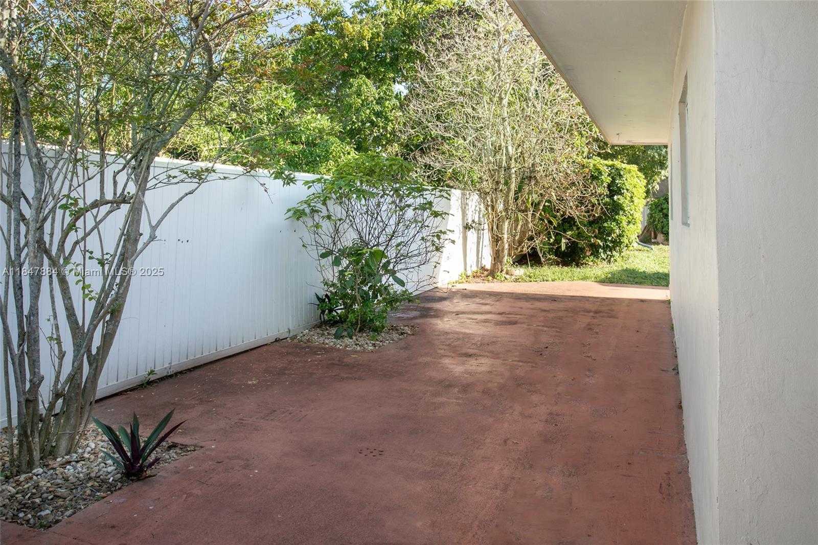 Small Image of 8846 SOUTH WEST 25TH ST #8846, Miami Number 10