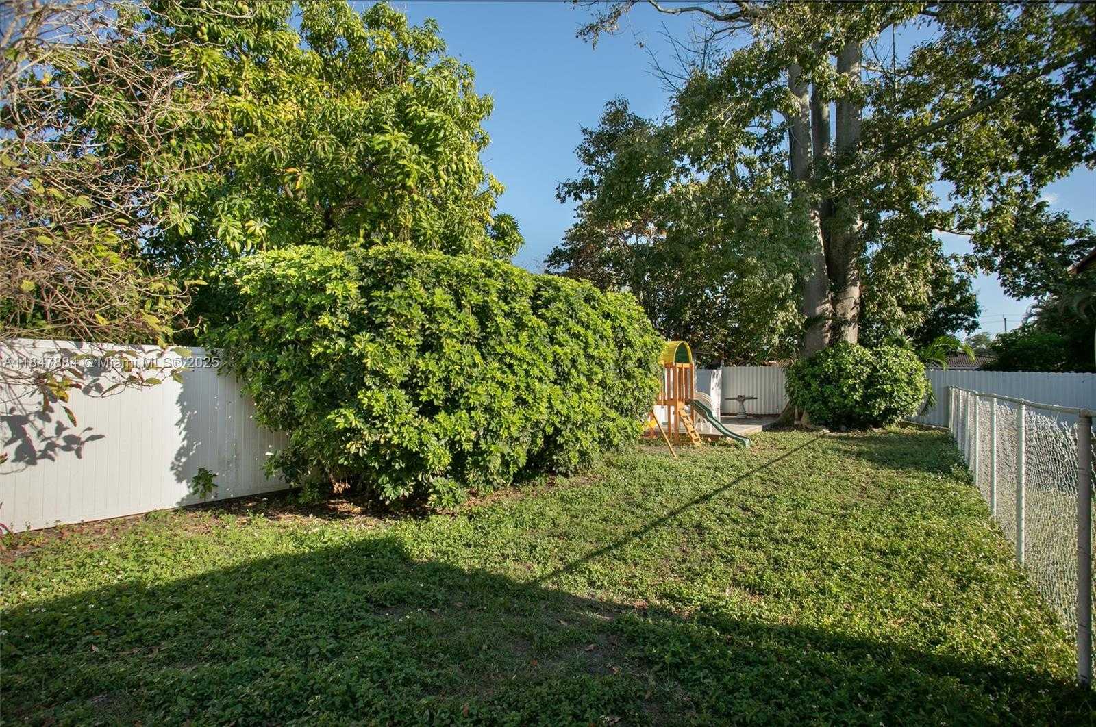 Small Image of 8846 SOUTH WEST 25TH ST #8846, Miami Number 13