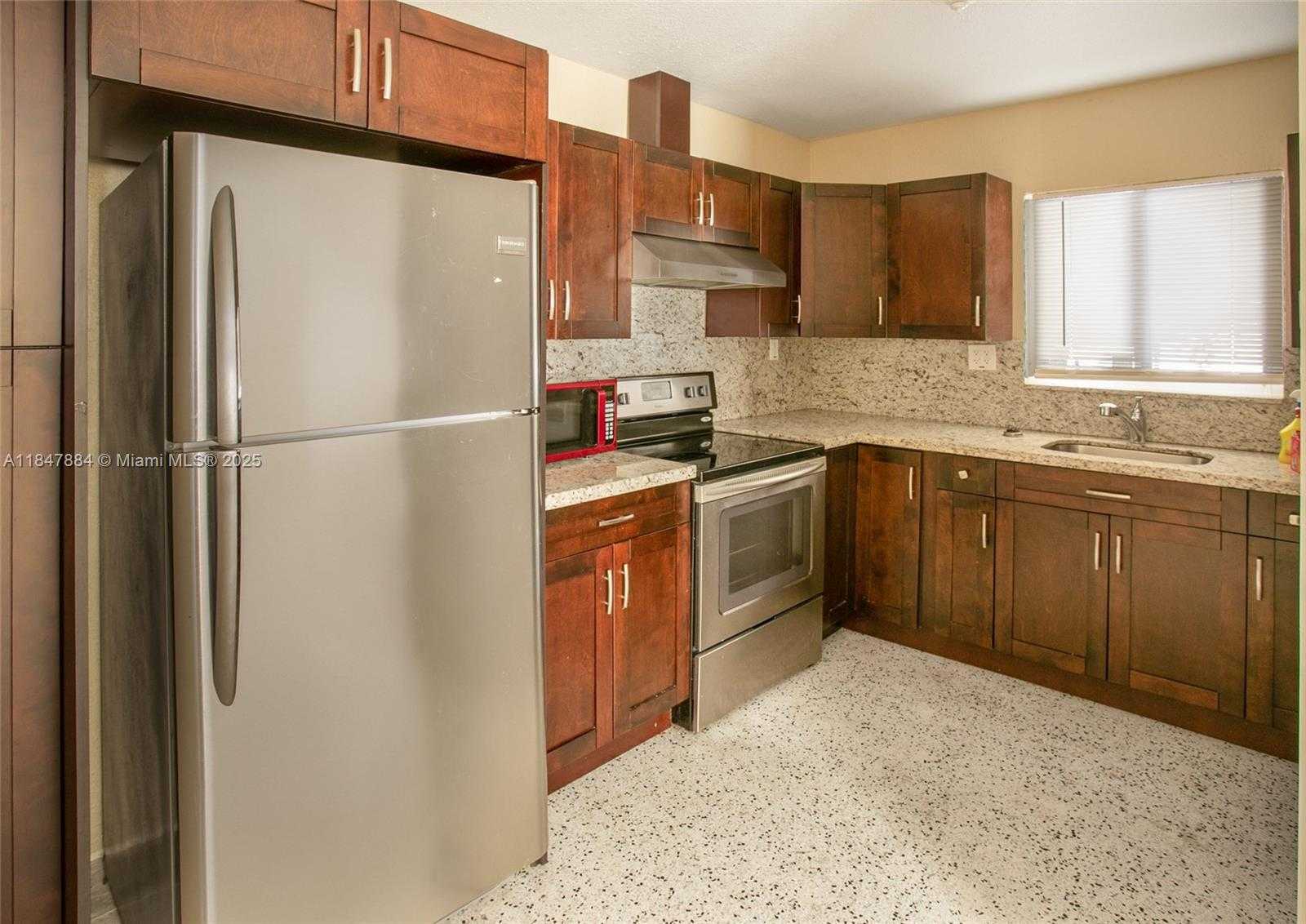Small Image of 8846 SOUTH WEST 25TH ST #8846, Miami Number 5