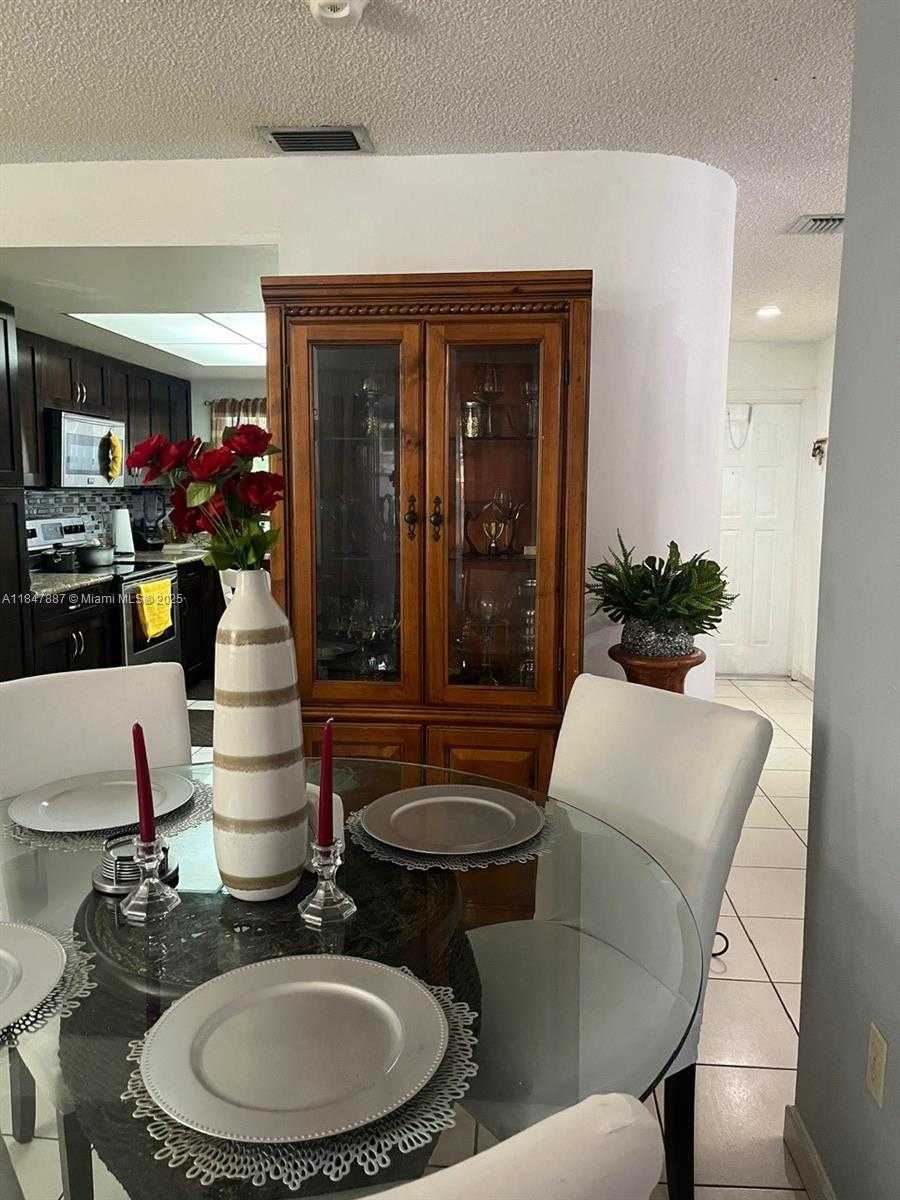 Small Image of 17919 NORTH WEST 66TH CT, Hialeah Number 12
