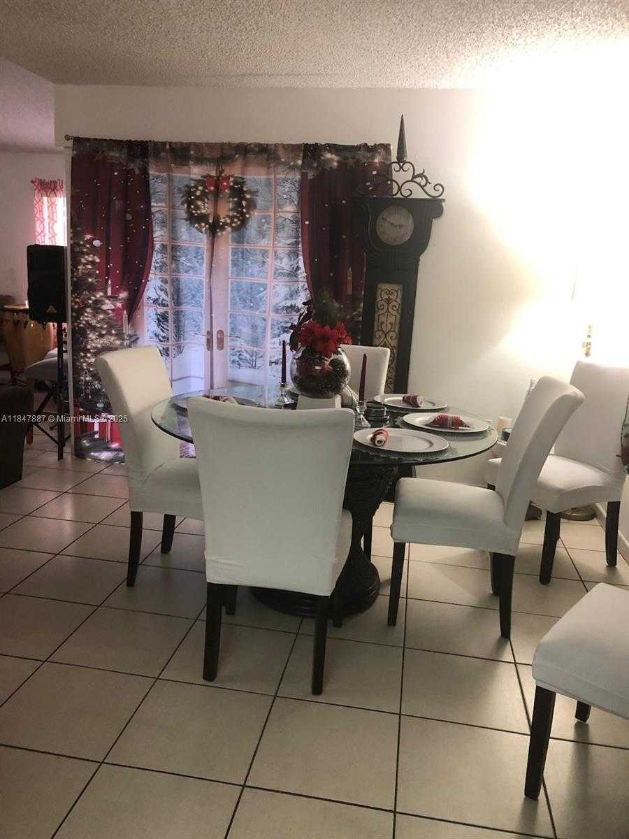 Small Image of 17919 NORTH WEST 66TH CT, Hialeah Number 14