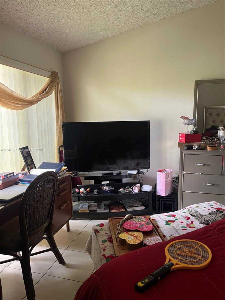 Small Image of 17919 NORTH WEST 66TH CT, Hialeah Number 19