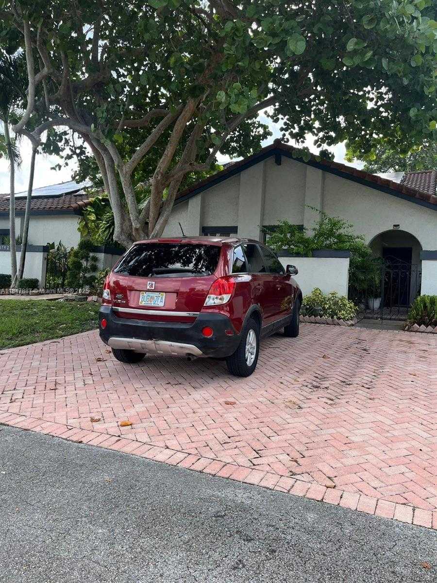 Small Image of 17919 NORTH WEST 66TH CT, Hialeah Number 2