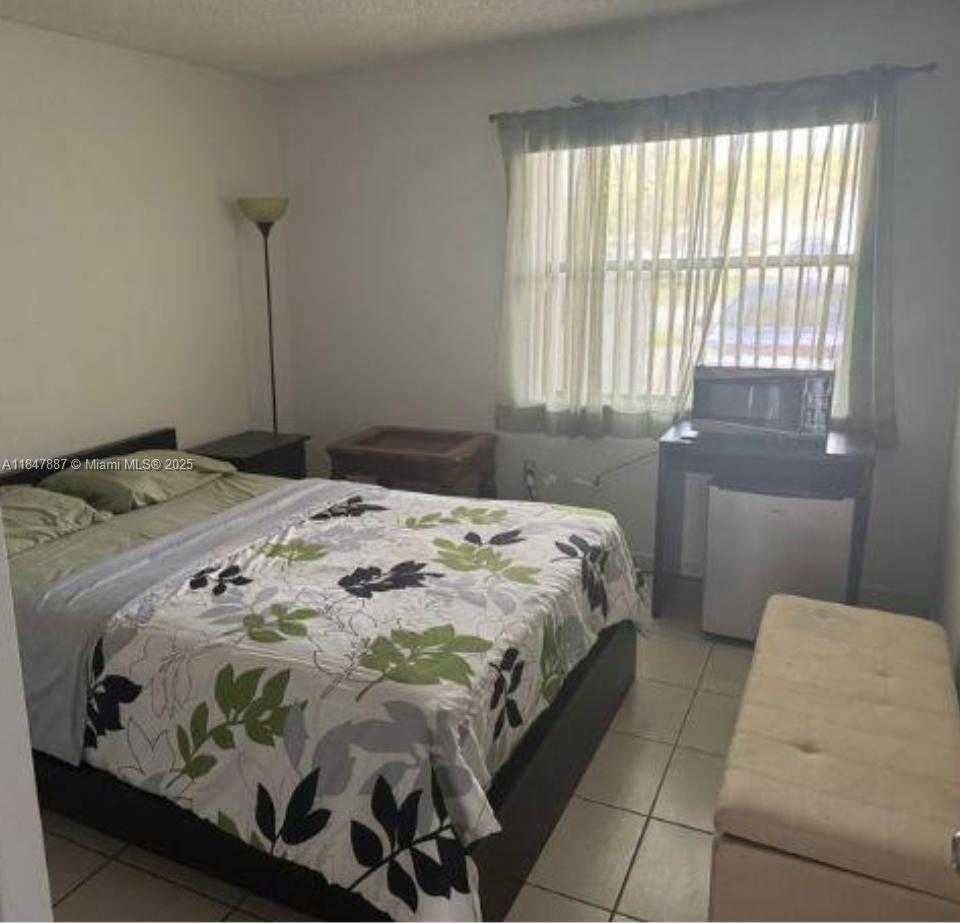Small Image of 17919 NORTH WEST 66TH CT, Hialeah Number 22
