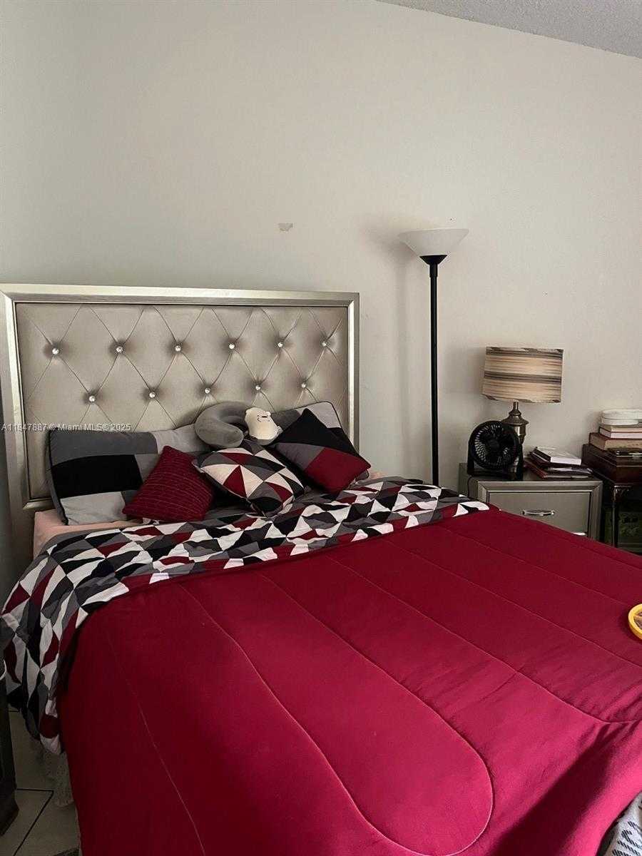 Small Image of 17919 NORTH WEST 66TH CT, Hialeah Number 23