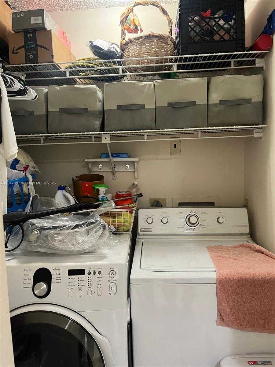 Small Image of 17919 NORTH WEST 66TH CT, Hialeah Number 24