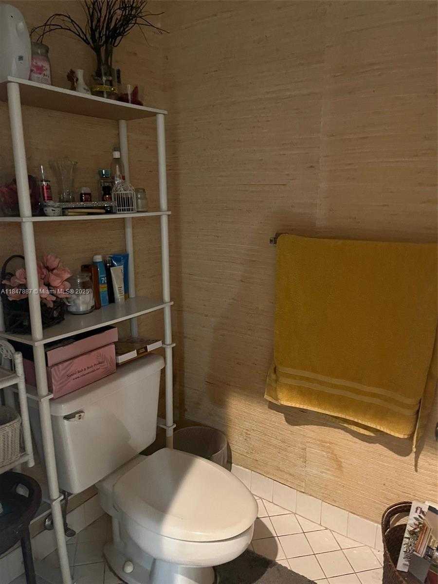 Small Image of 17919 NORTH WEST 66TH CT, Hialeah Number 28