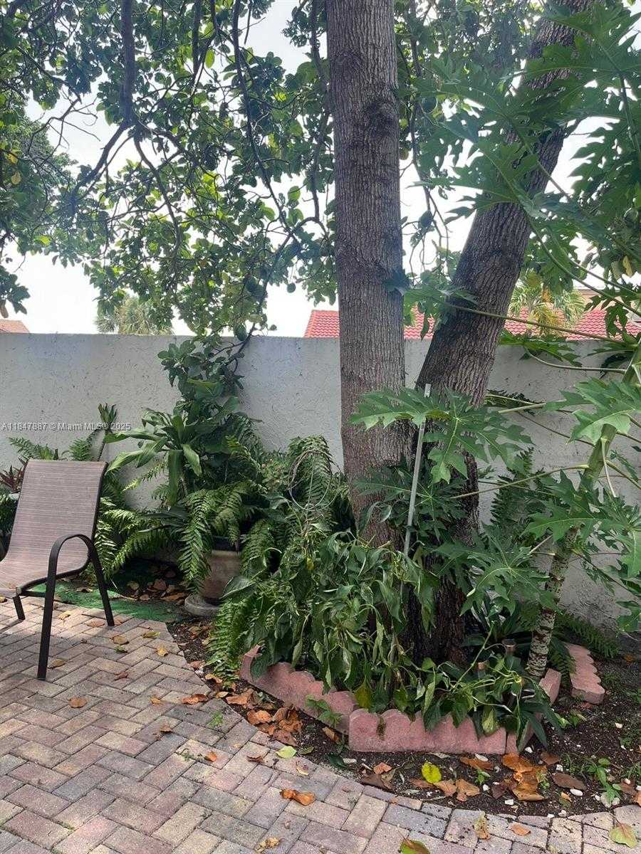 Small Image of 17919 NORTH WEST 66TH CT, Hialeah Number 32