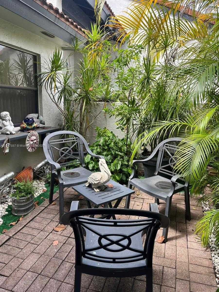 Small Image of 17919 NORTH WEST 66TH CT, Hialeah Number 5
