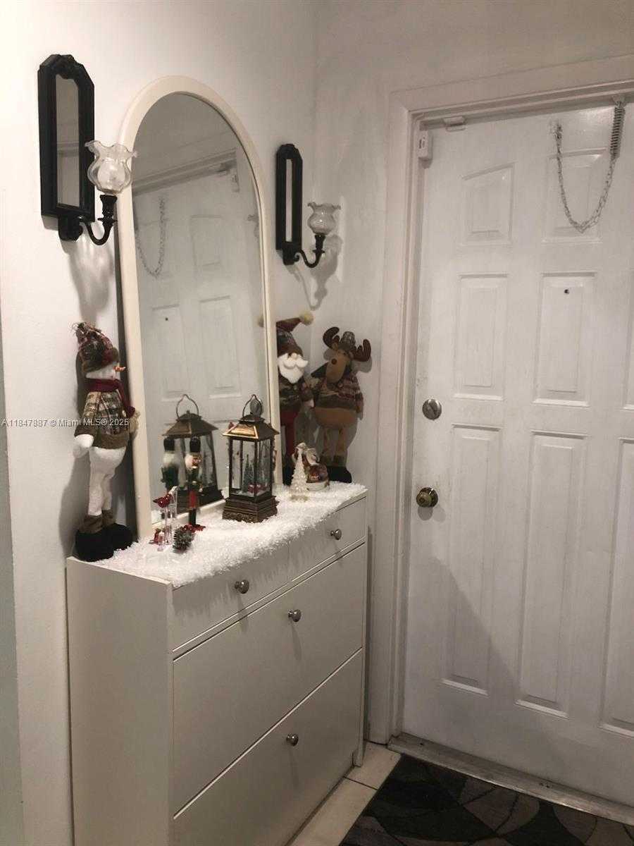 Small Image of 17919 NORTH WEST 66TH CT, Hialeah Number 6