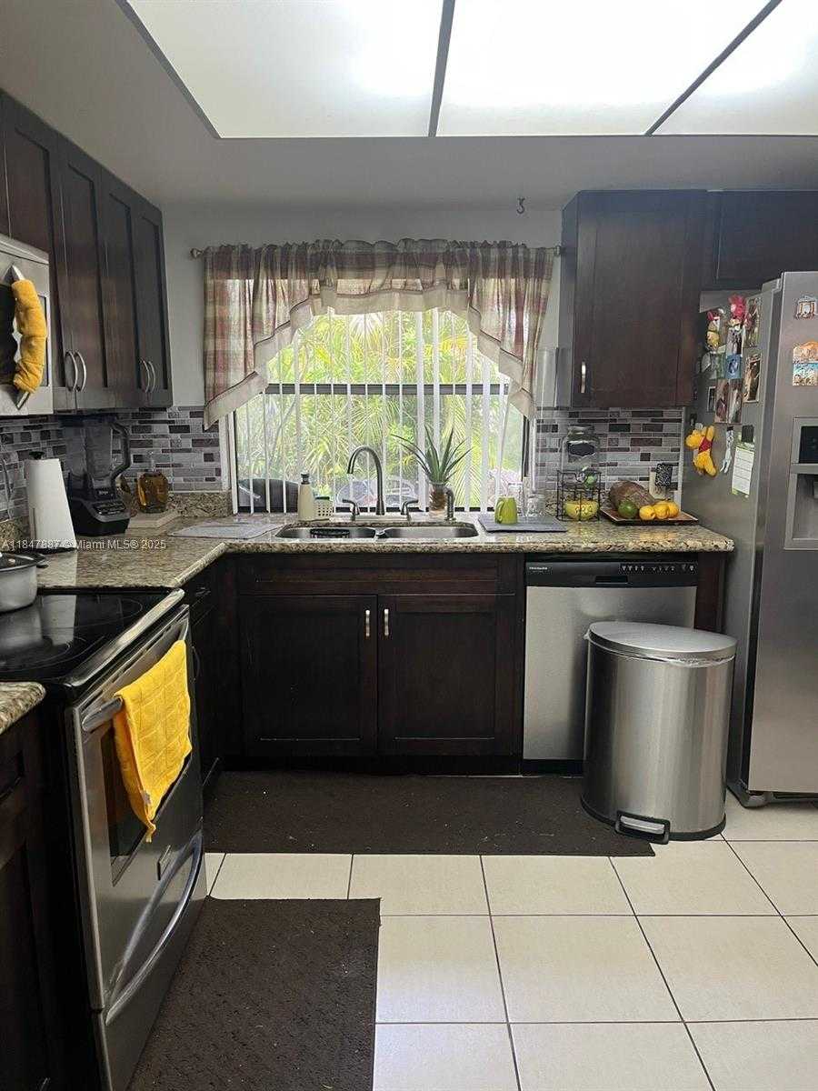 Small Image of 17919 NORTH WEST 66TH CT, Hialeah Number 8