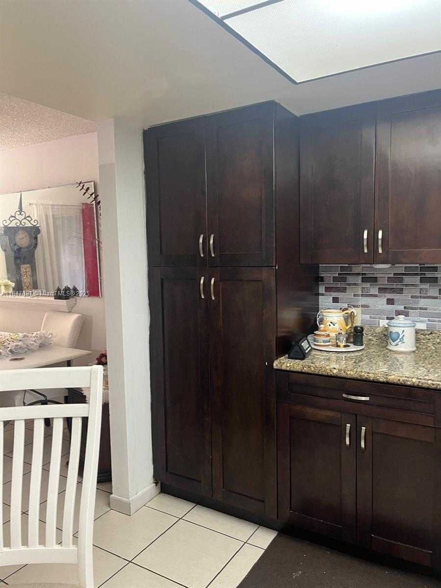 Small Image of 17919 NORTH WEST 66TH CT, Hialeah Number 9