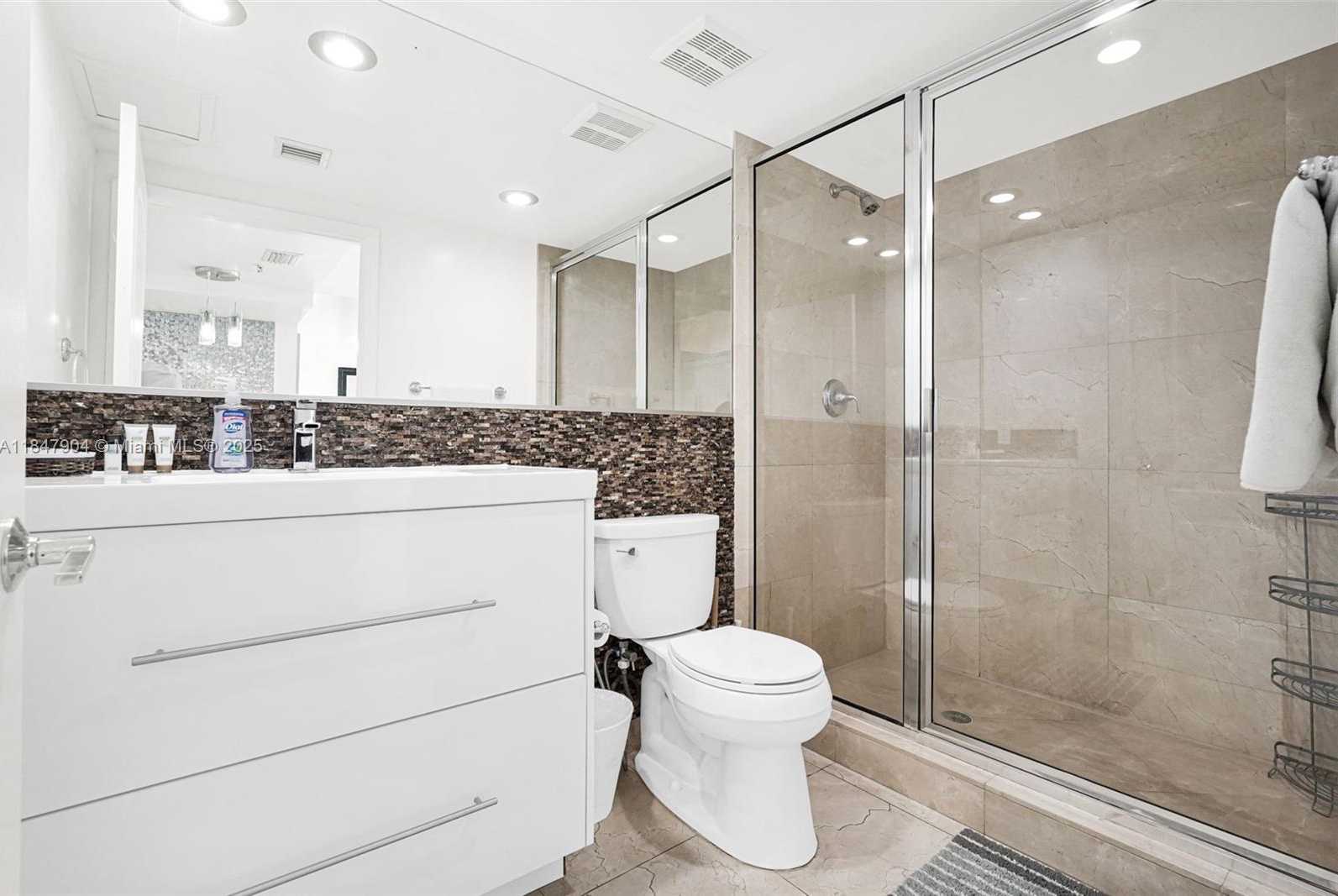 Small Image of 17555 ATLANTIC BLVD #504, Sunny Isles Beach Number 12