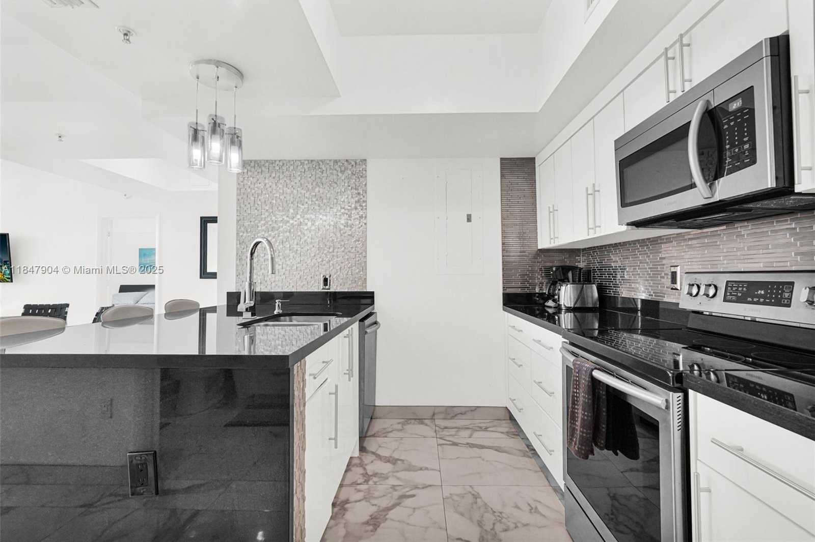 Small Image of 17555 ATLANTIC BLVD #504, Sunny Isles Beach Number 2