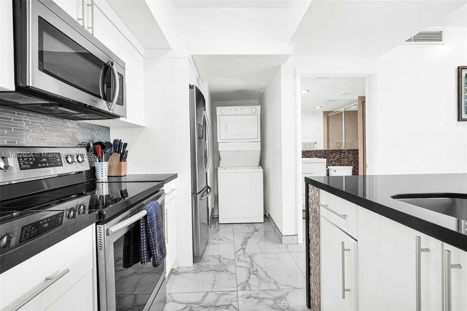 Small Image of 17555 ATLANTIC BLVD #504, Sunny Isles Beach Number 3