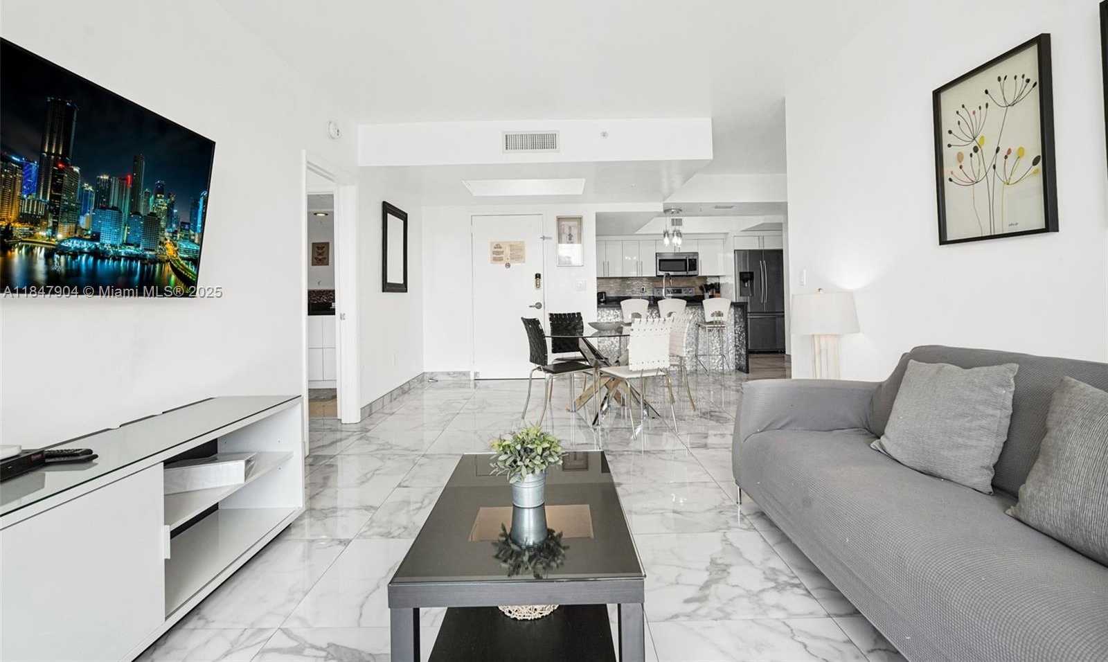Small Image of 17555 ATLANTIC BLVD #504, Sunny Isles Beach Number 4