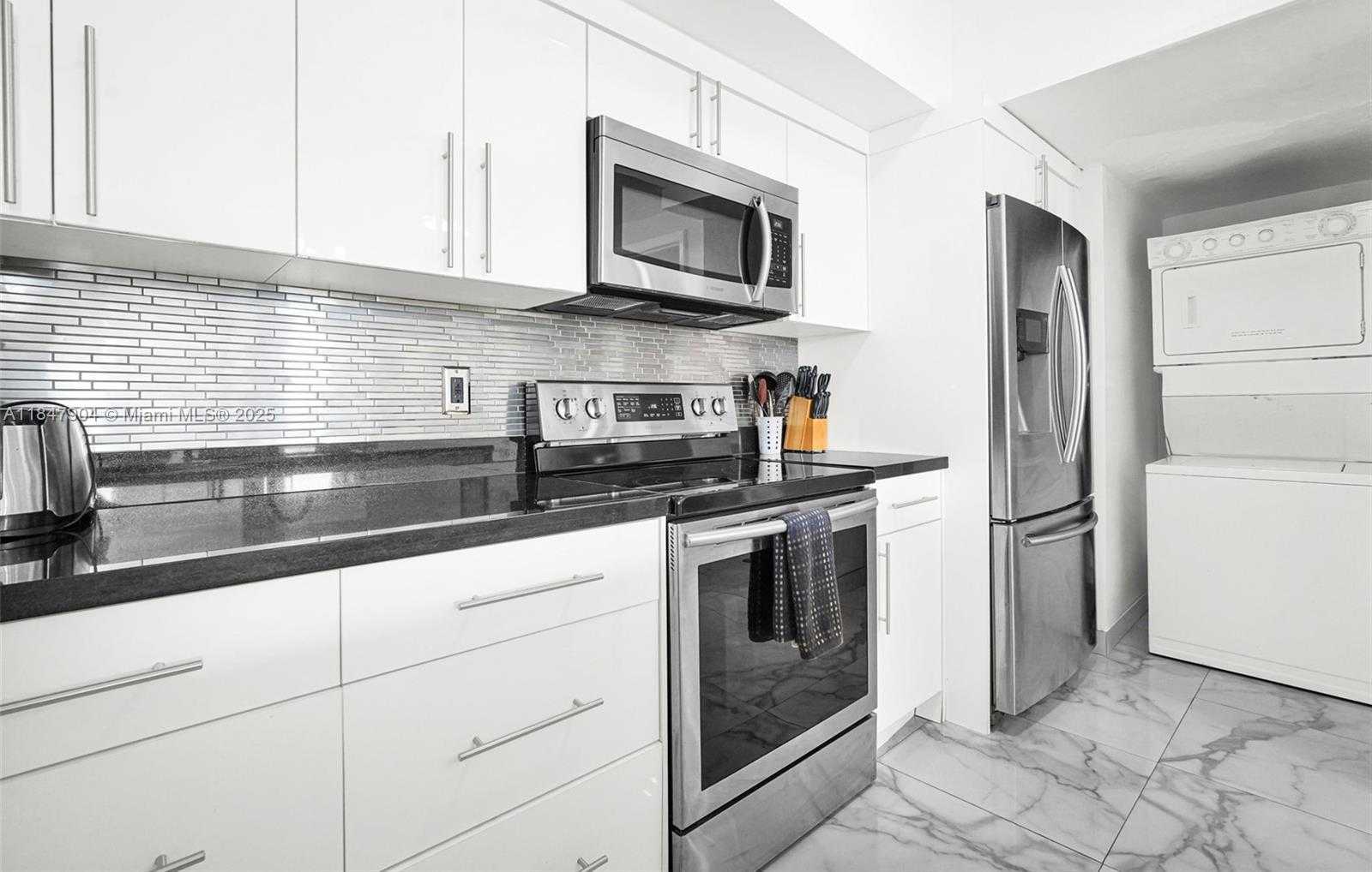 Small Image of 17555 ATLANTIC BLVD #504, Sunny Isles Beach Number 7