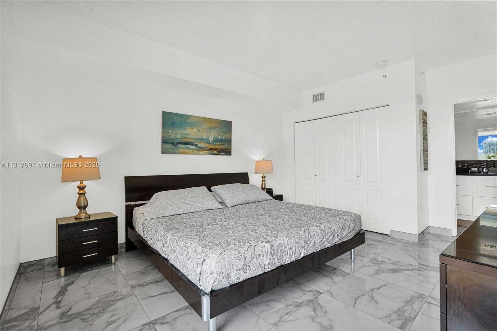 Small Image of 17555 ATLANTIC BLVD #504, Sunny Isles Beach Number 9