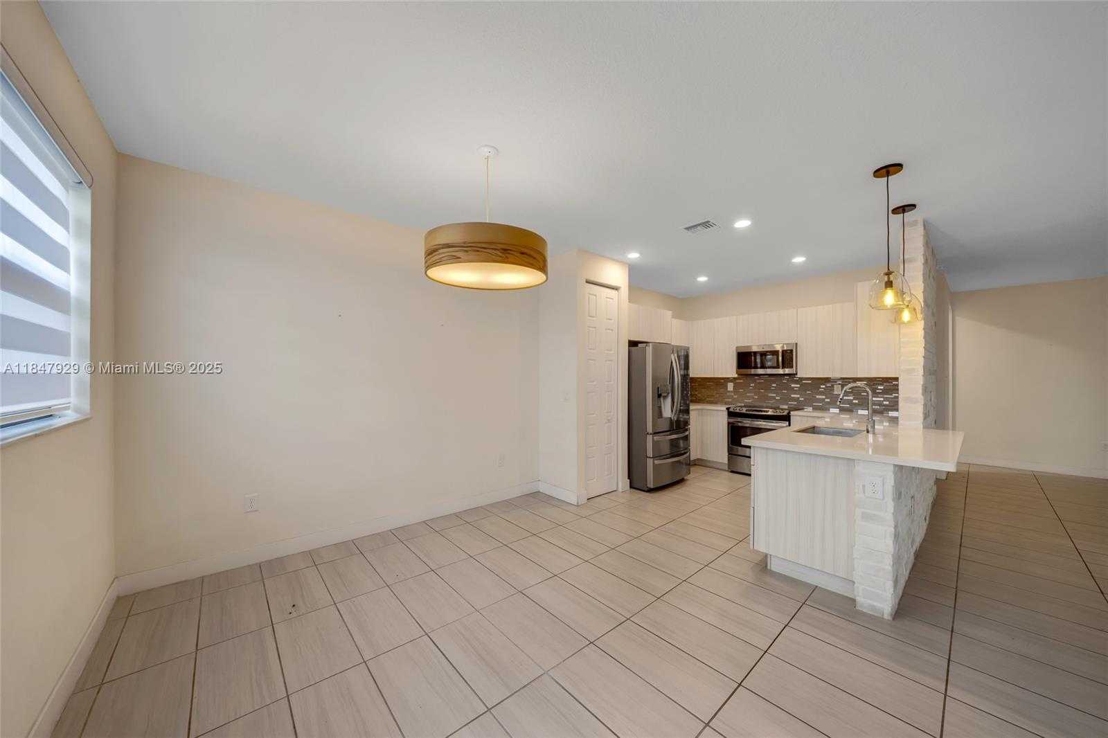 Small Image of 7868 NORTH WEST 104TH CT, Doral Number 11