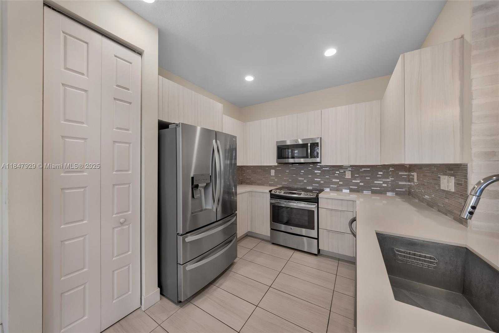 Small Image of 7868 NORTH WEST 104TH CT, Doral Number 16