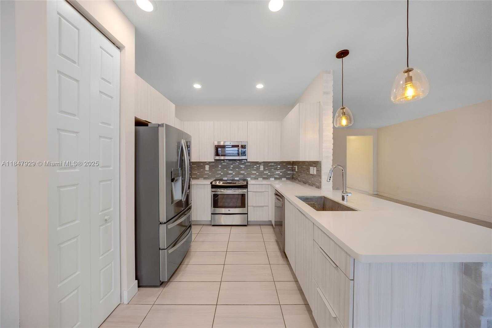 Small Image of 7868 NORTH WEST 104TH CT, Doral Number 17
