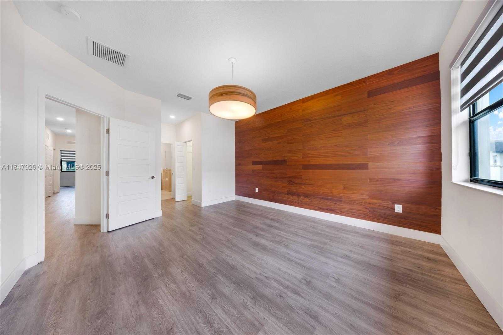 Small Image of 7868 NORTH WEST 104TH CT, Doral Number 25
