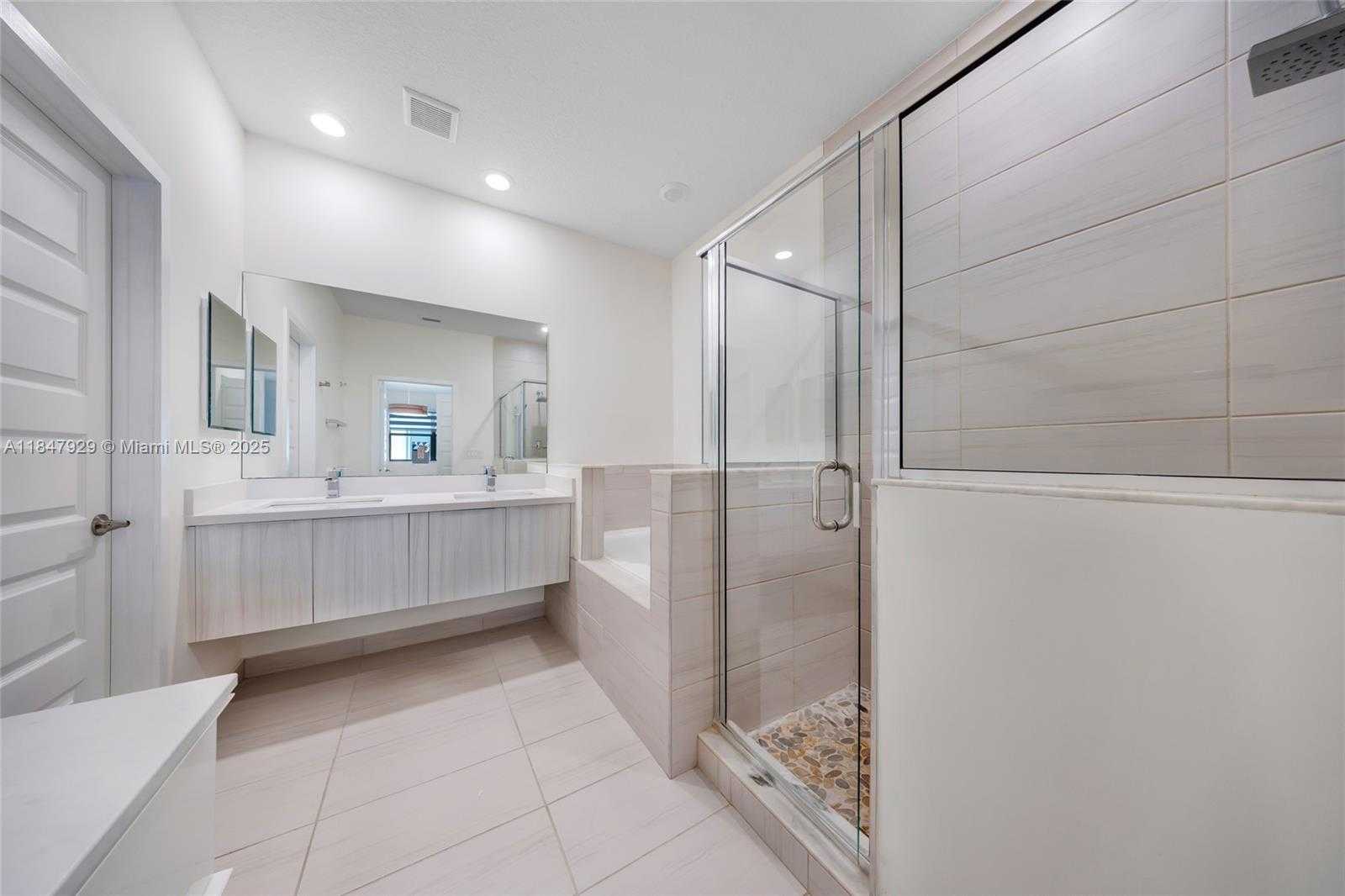 Small Image of 7868 NORTH WEST 104TH CT, Doral Number 29