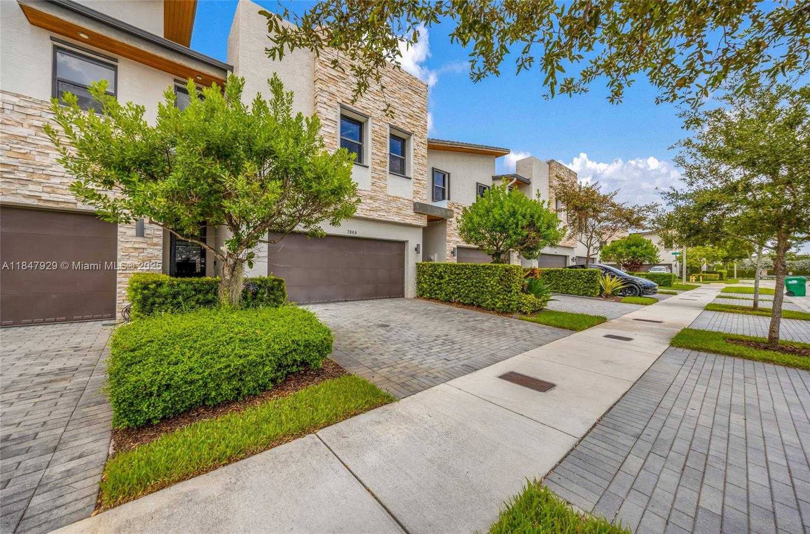 Small Image of 7868 NORTH WEST 104TH CT, Doral Number 3
